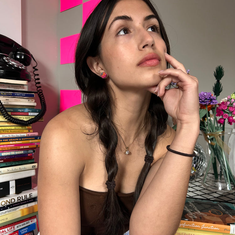 Flower power studs (groovy)