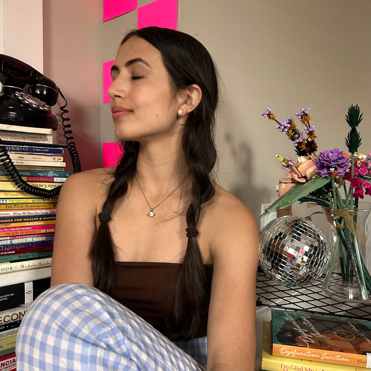 Flower power studs (tiny)