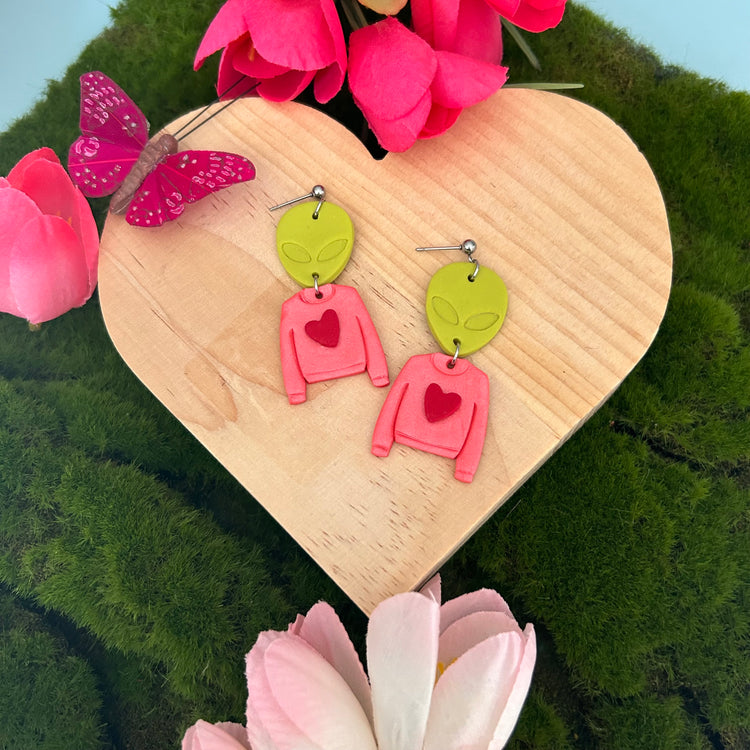 Intergalactic love (pink sweater)